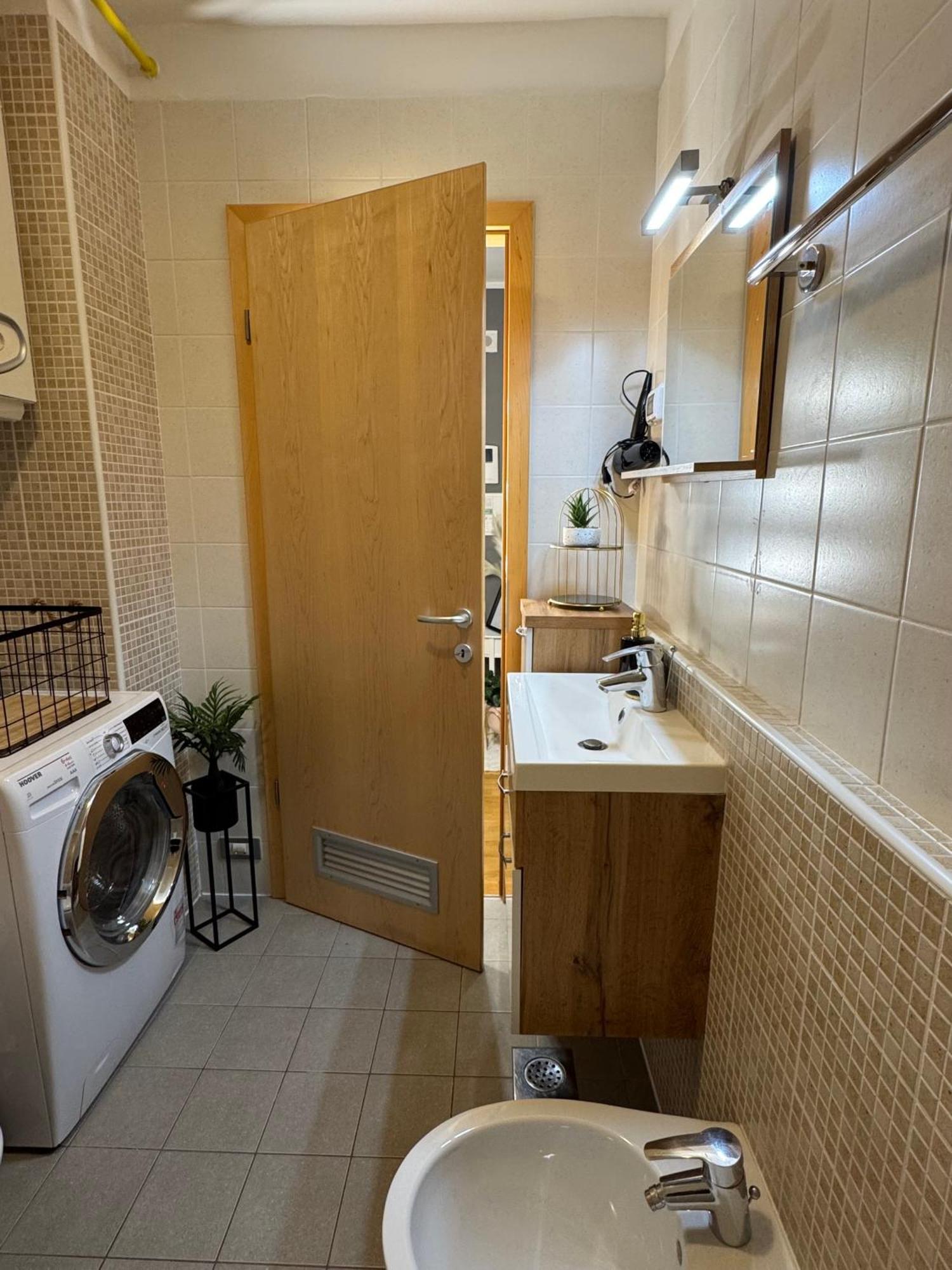 Titanium Apartment Изола Екстериор снимка