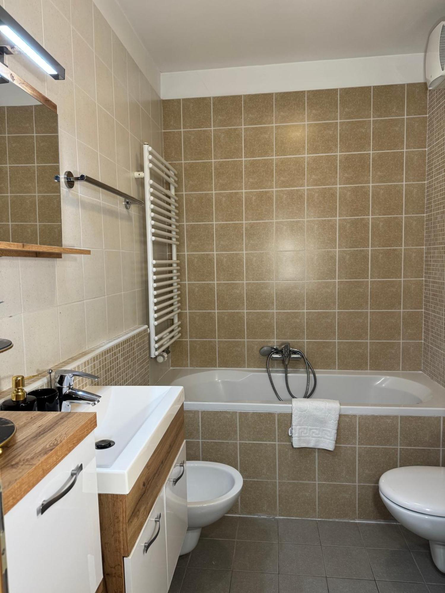 Titanium Apartment Изола Екстериор снимка
