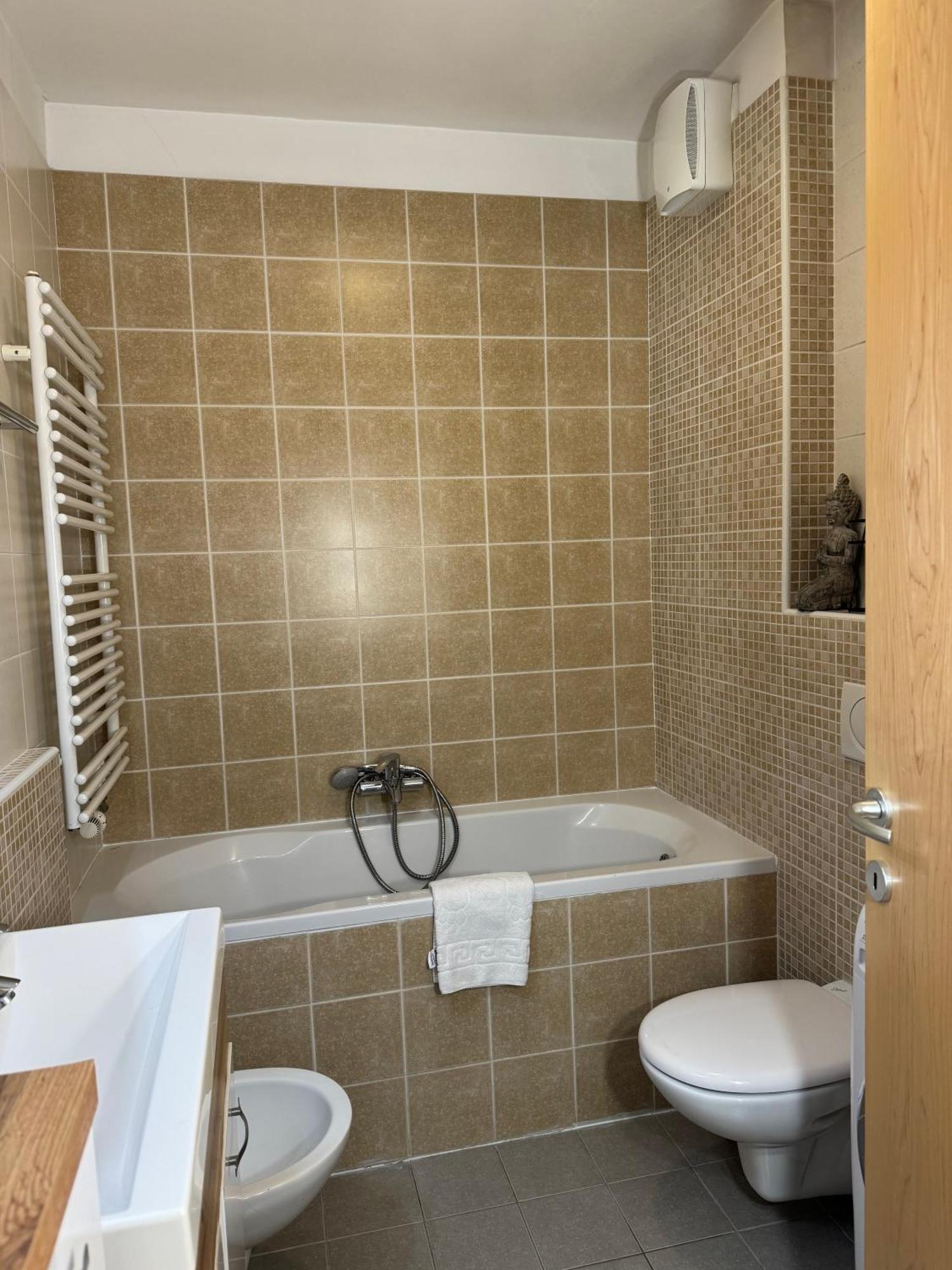 Titanium Apartment Изола Екстериор снимка